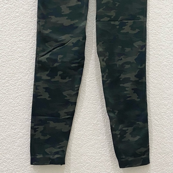 SPANX Green Camo Look At Me Now Seamless Leggings Size L - Picture 6 of 12